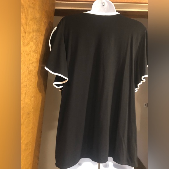 NWT! Women’s size Large Blouse. The Limited brand - Picture 7 of 9